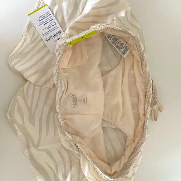 Old Navy “Dolphin Hem Run Shorts” - 3 inch inseam - Picture 8 of 11